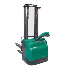 Electric stacker for heavy loads