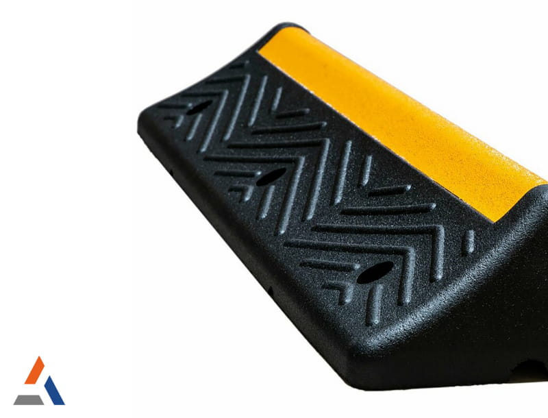 Butée de parking en caoutchouc noir et jaune avec surface antidérapante pour arrêt de véhicule lourd