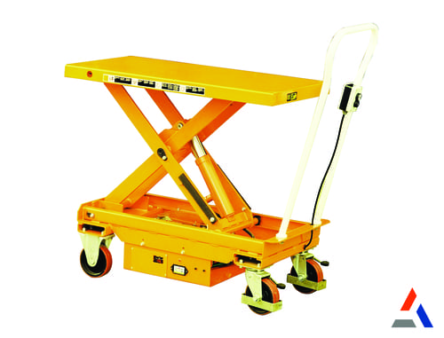 Table élévatrice mobile électrique sur roulettes, pour adapter la hauteur de travail et réduire la fatigue physique.